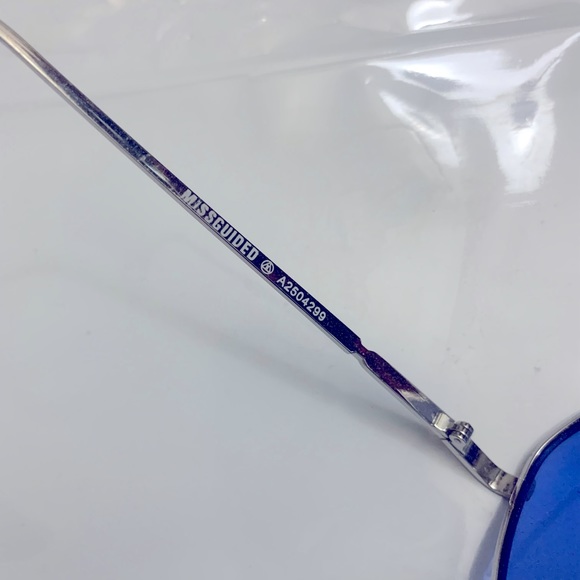 Sunglasses/shades - Picture 3 of 3